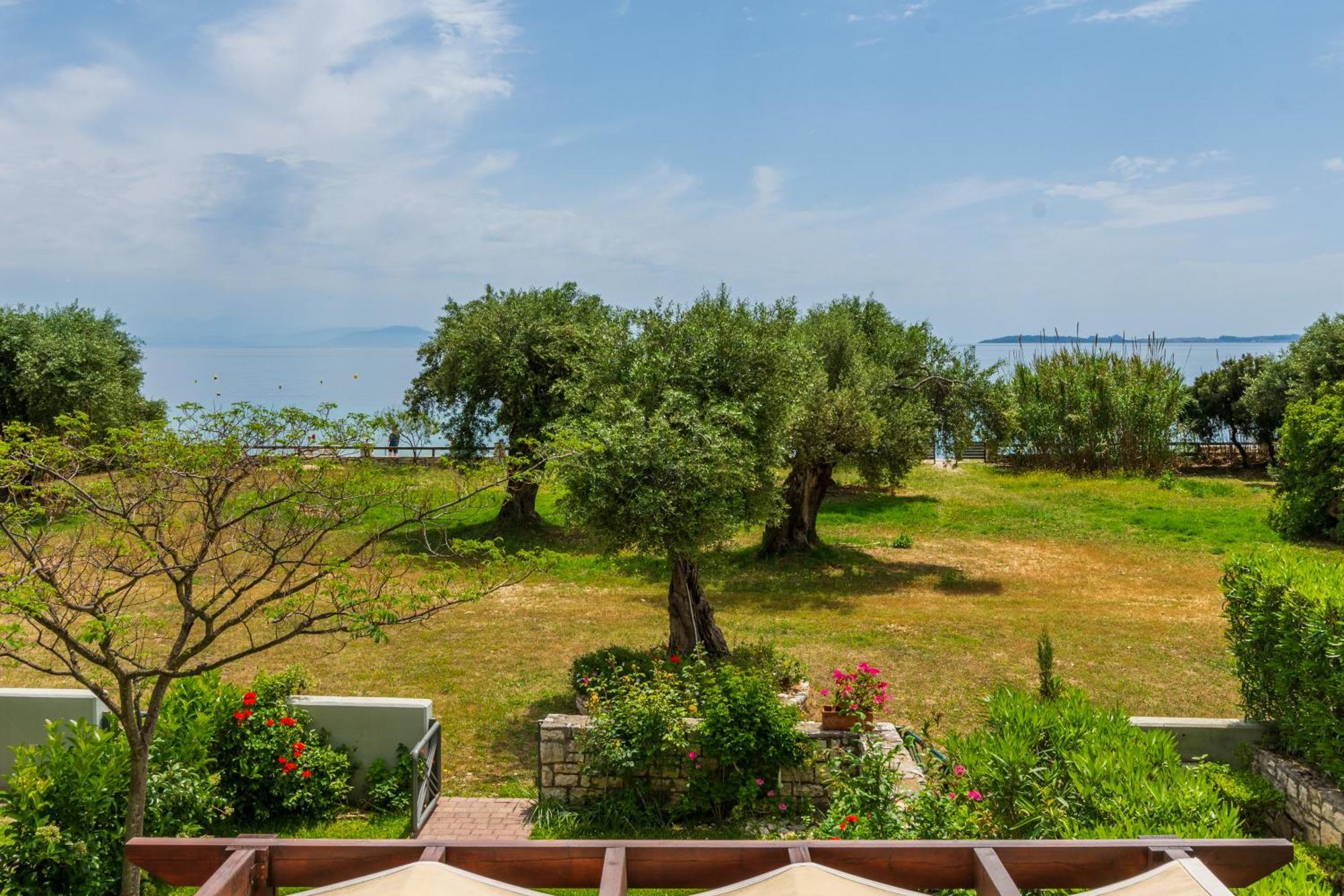Barbati Seafront Luxury Suites ภายนอก รูปภาพ